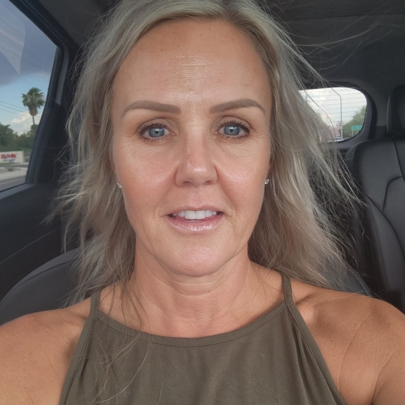 Meet your Posher, Jen - Picture 2 of 2